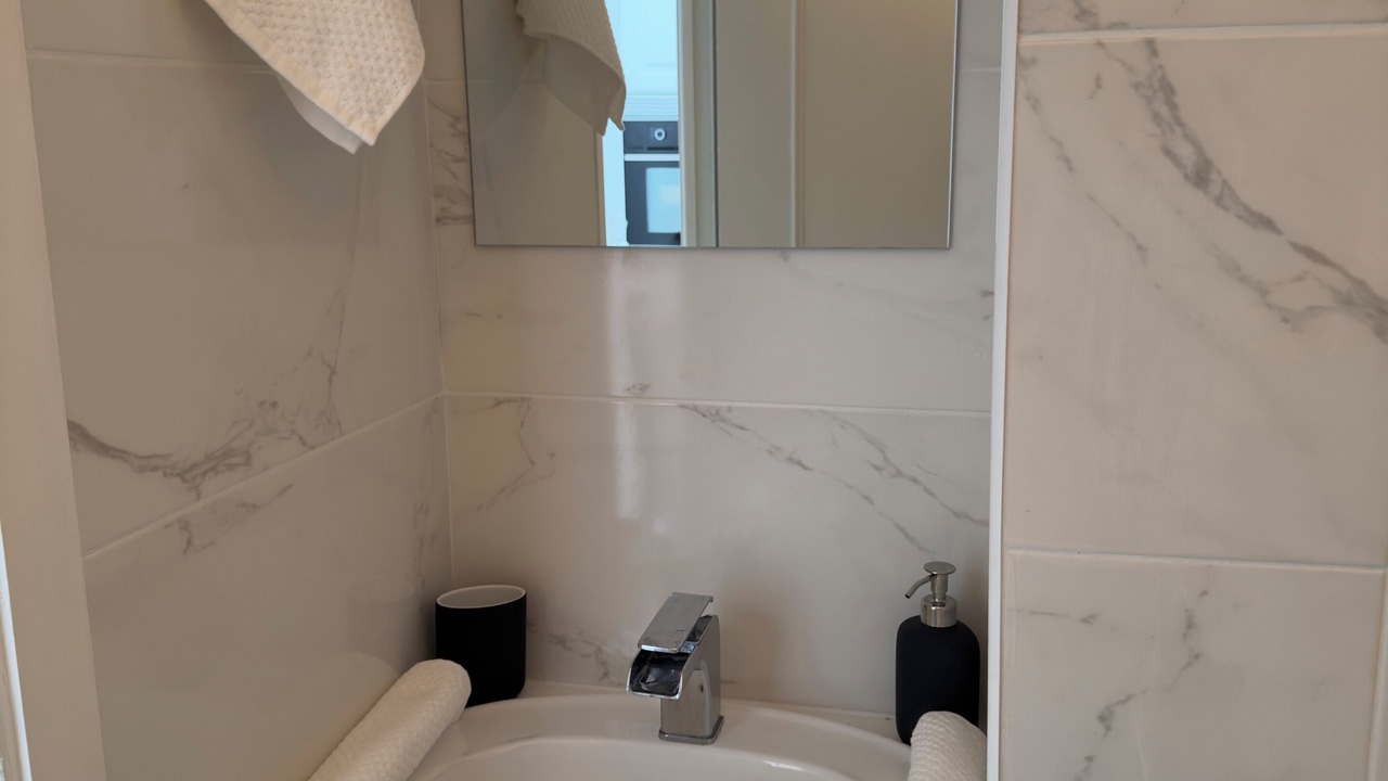 Photo of Bathroom in California - Pezou