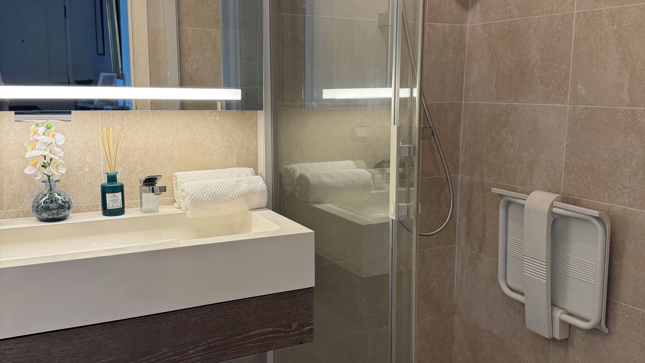 Photo of Bathroom in California - Pezou