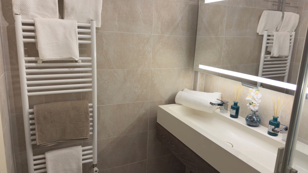 Photo of Bathroom in California - Pezou