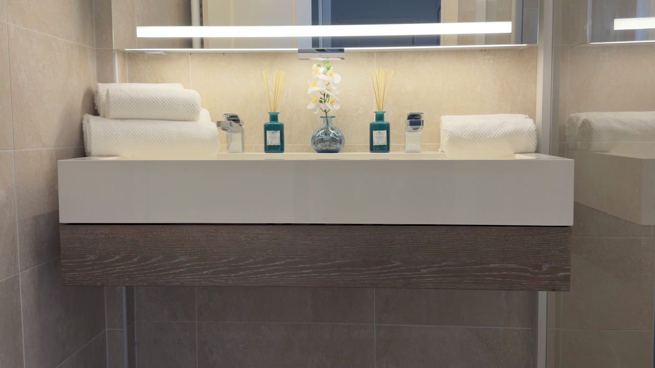 Photo of Bathroom in California - Pezou
