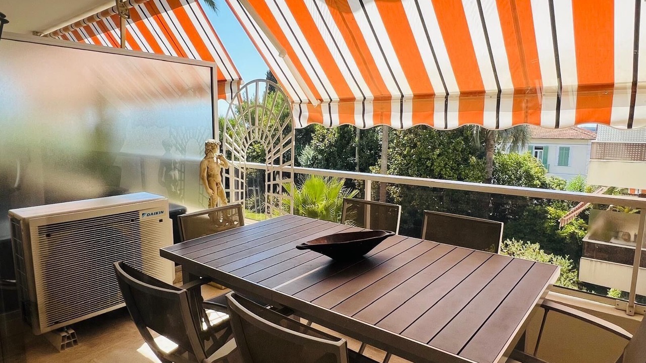 Photo of Outdoor in California - Pezou