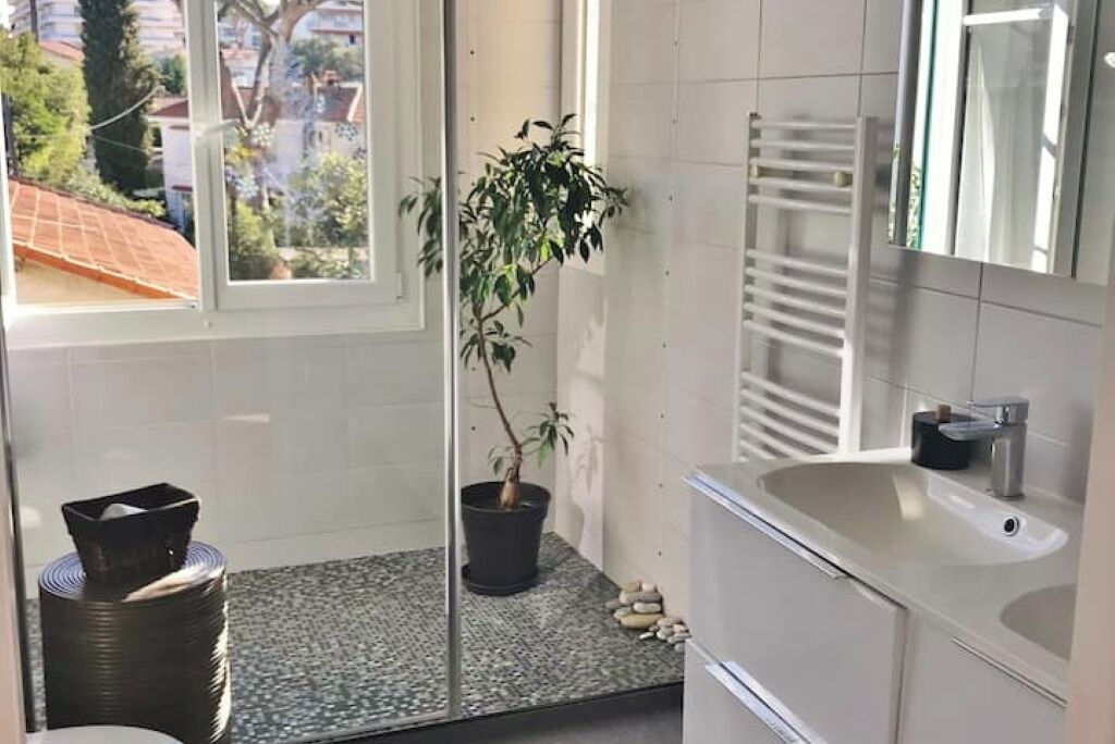 Photo of Bathroom in Juan-les-Pins