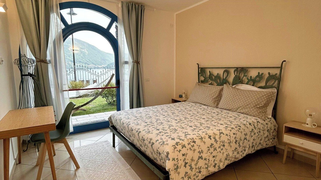 Photo of Bedroom in Peschiera Maraglio