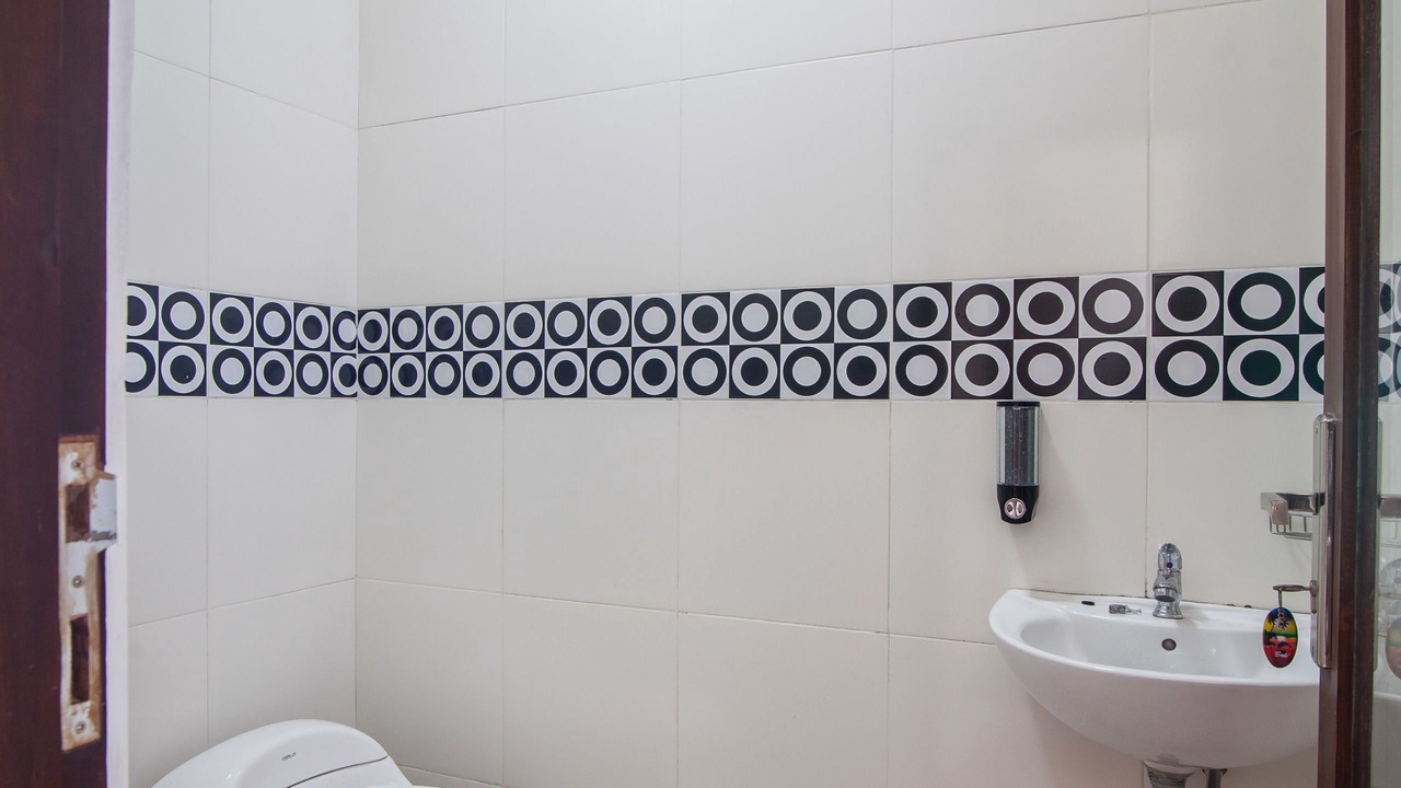 Photo of Bathroom in Padangsambian Klod