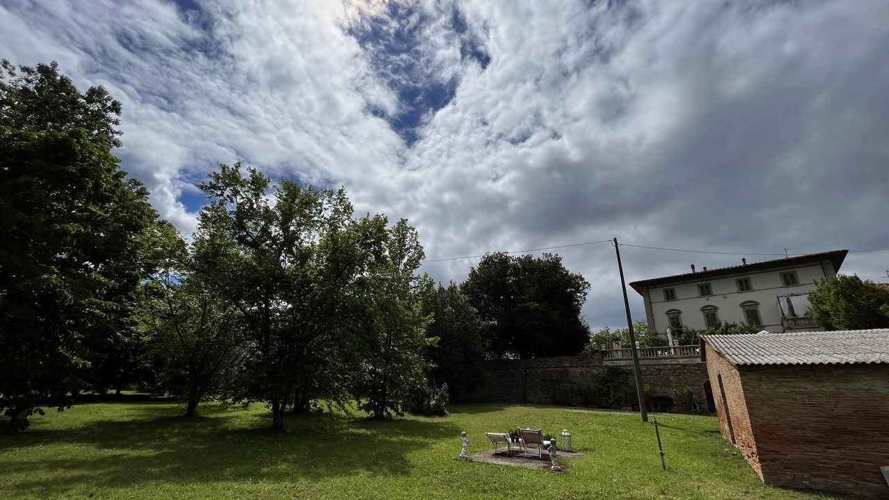 Photo of Outdoor in Lari