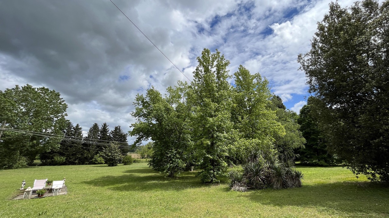 Photo of Outdoor in Lari