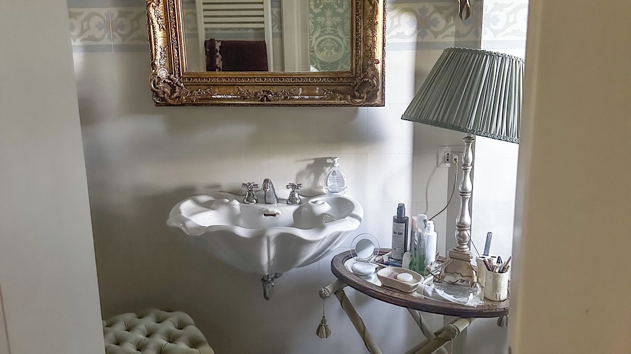 Photo of Bathroom in Lari