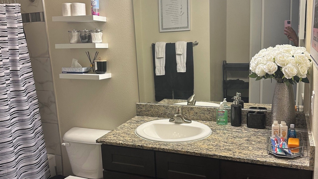 Photo of Bathroom in Azalea Park