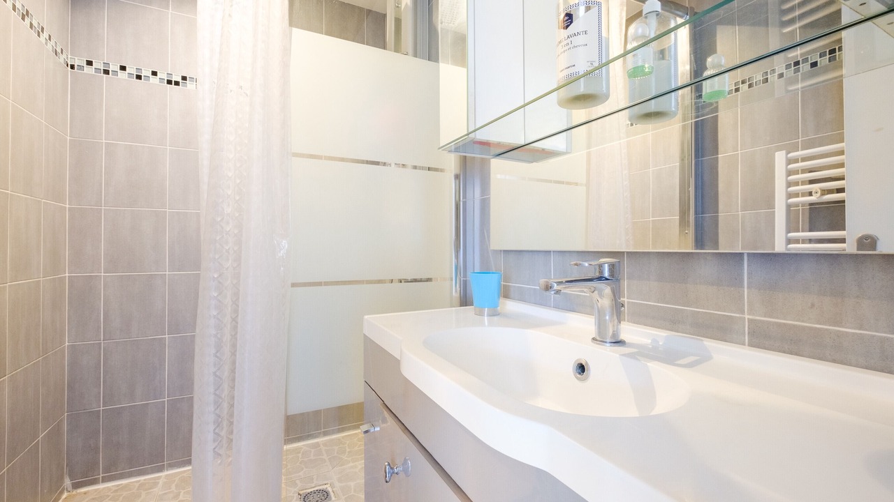 Photo of Bathroom in California - Pezou