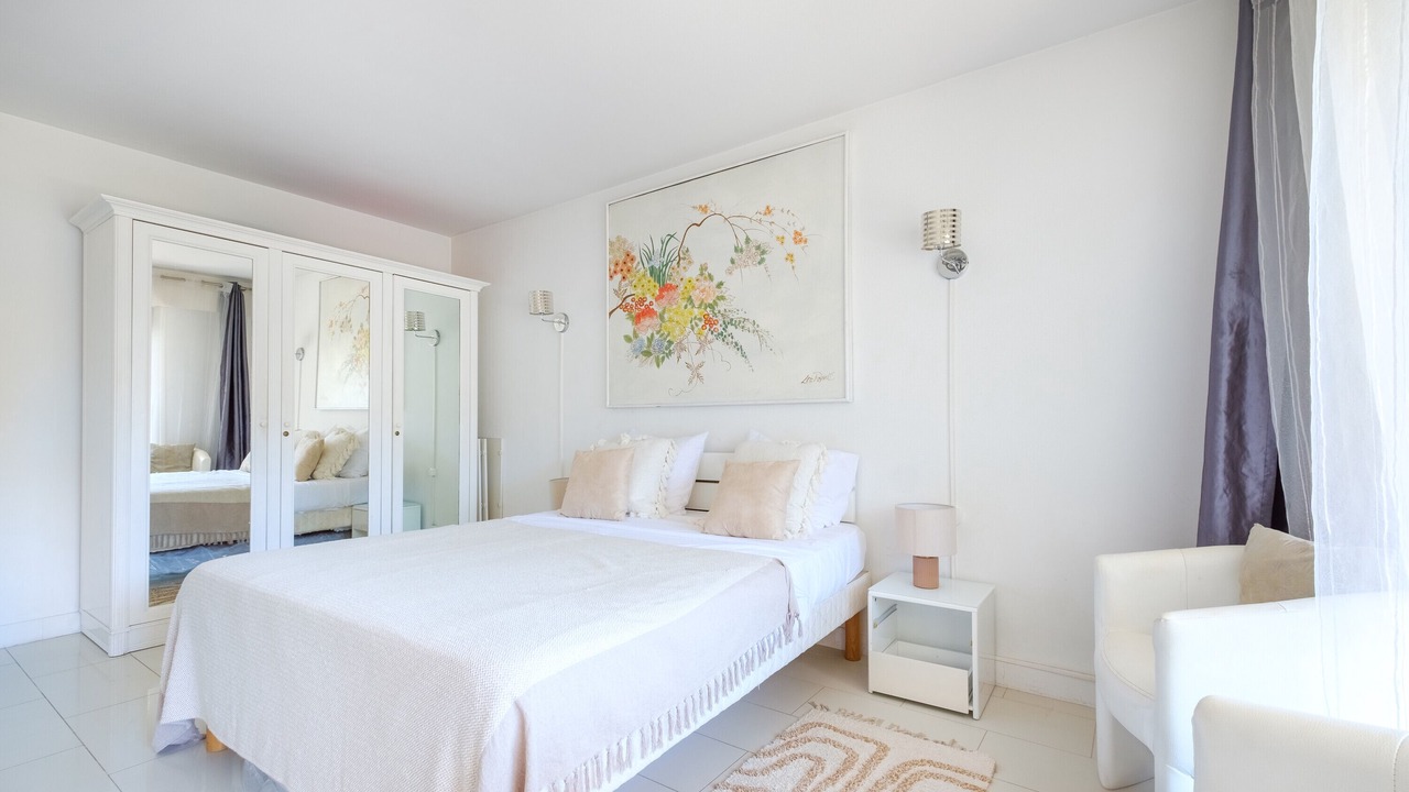 Photo of Bedroom in California - Pezou