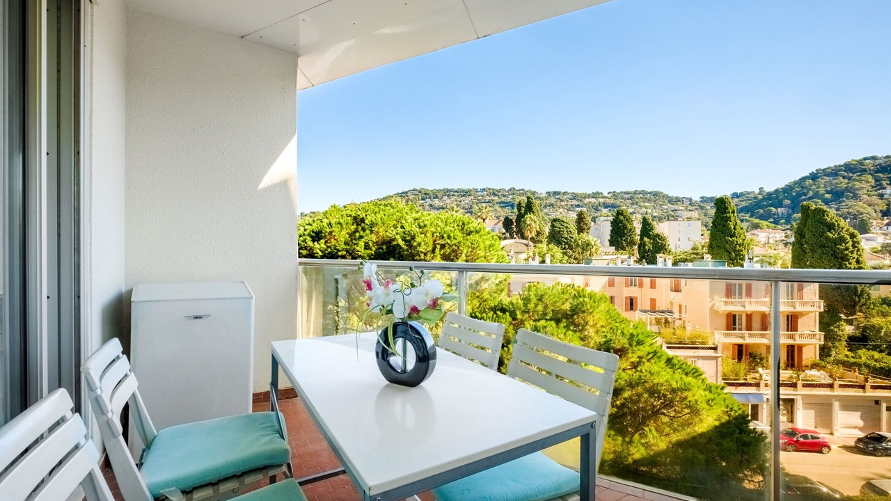Photo of Outdoor in California - Pezou