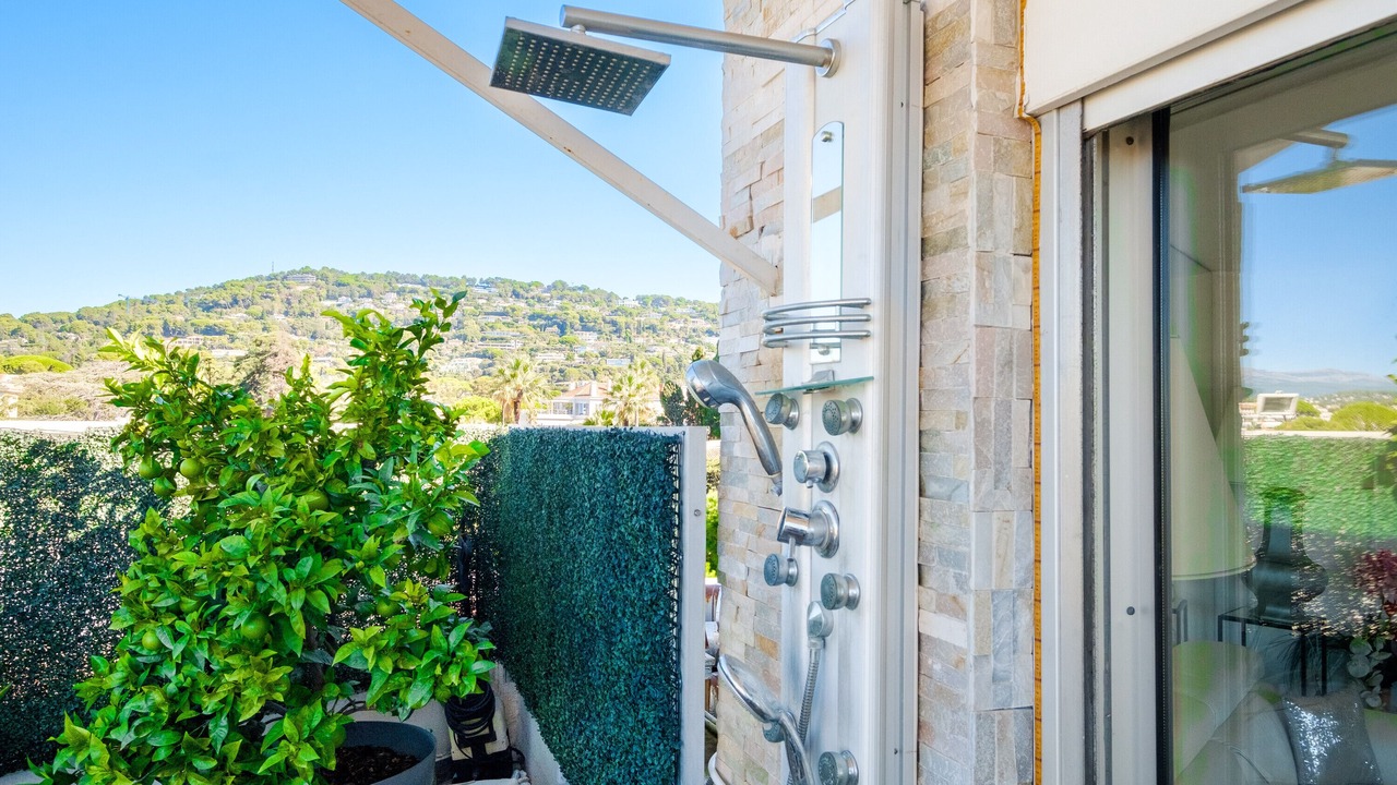 Photo of Outdoor in California - Pezou