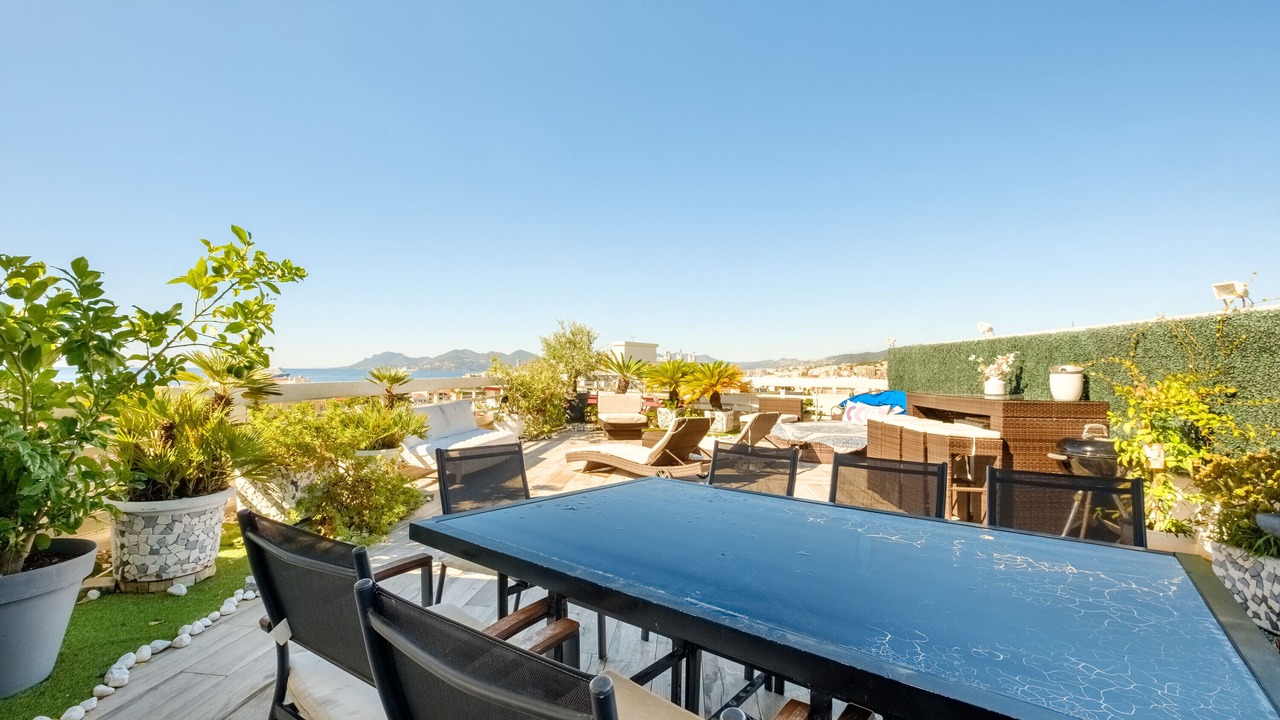 Photo of Outdoor in California - Pezou