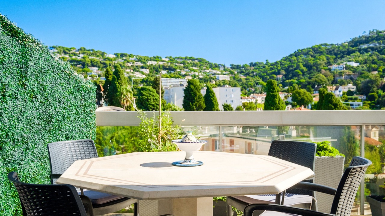 Photo of Outdoor in California - Pezou