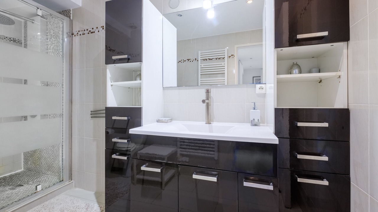 Photo of Bathroom in California - Pezou