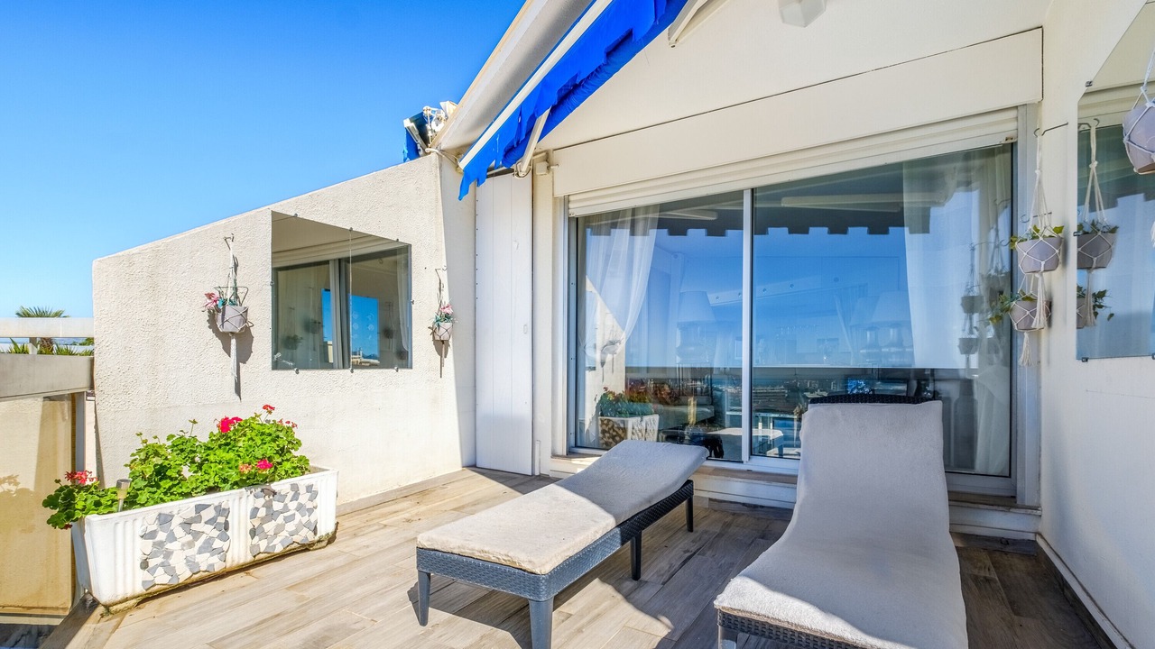 Photo of Patio Balcony in California - Pezou