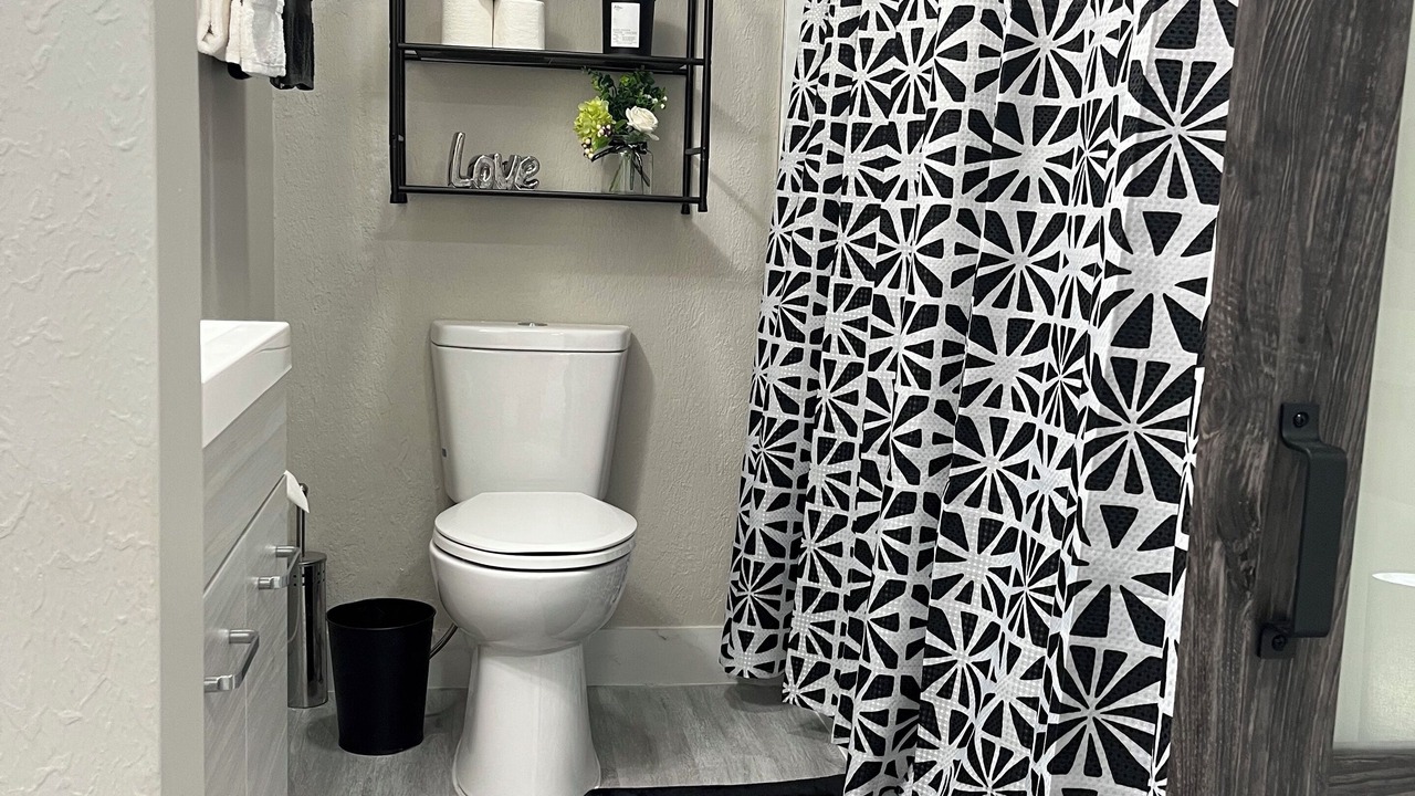 Photo of Bathroom in Buena Ventura Lakes
