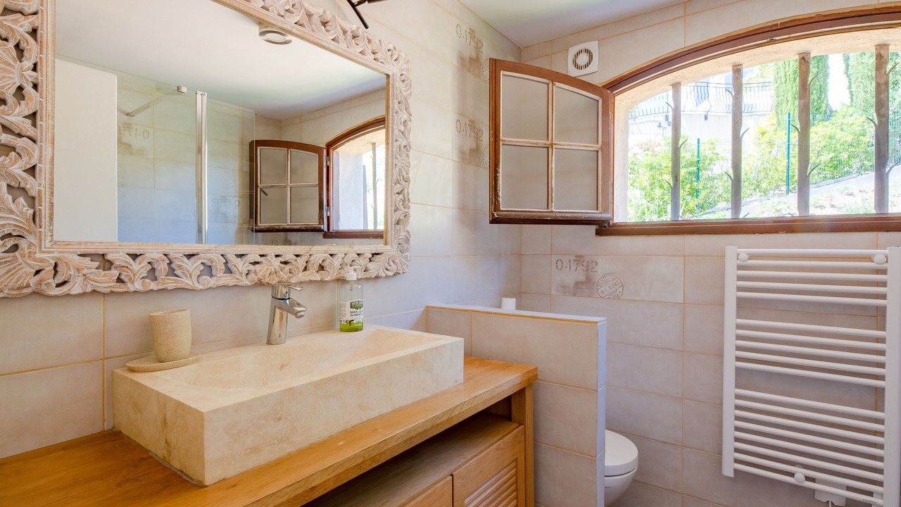 Photo of Bathroom in Espero-Pax