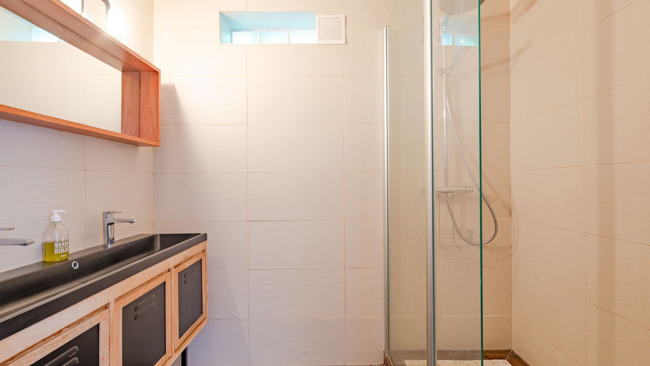 Photo of Bathroom in Espero-Pax
