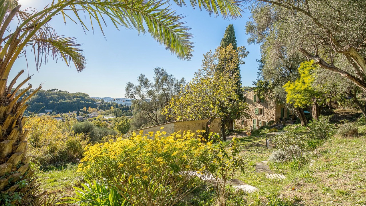 Photo of Others in Chateauneuf-Grasse
