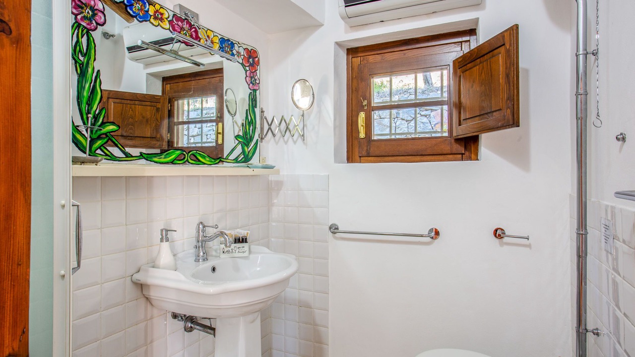 Photo of Bathroom in Margine Coperta-Traversagna