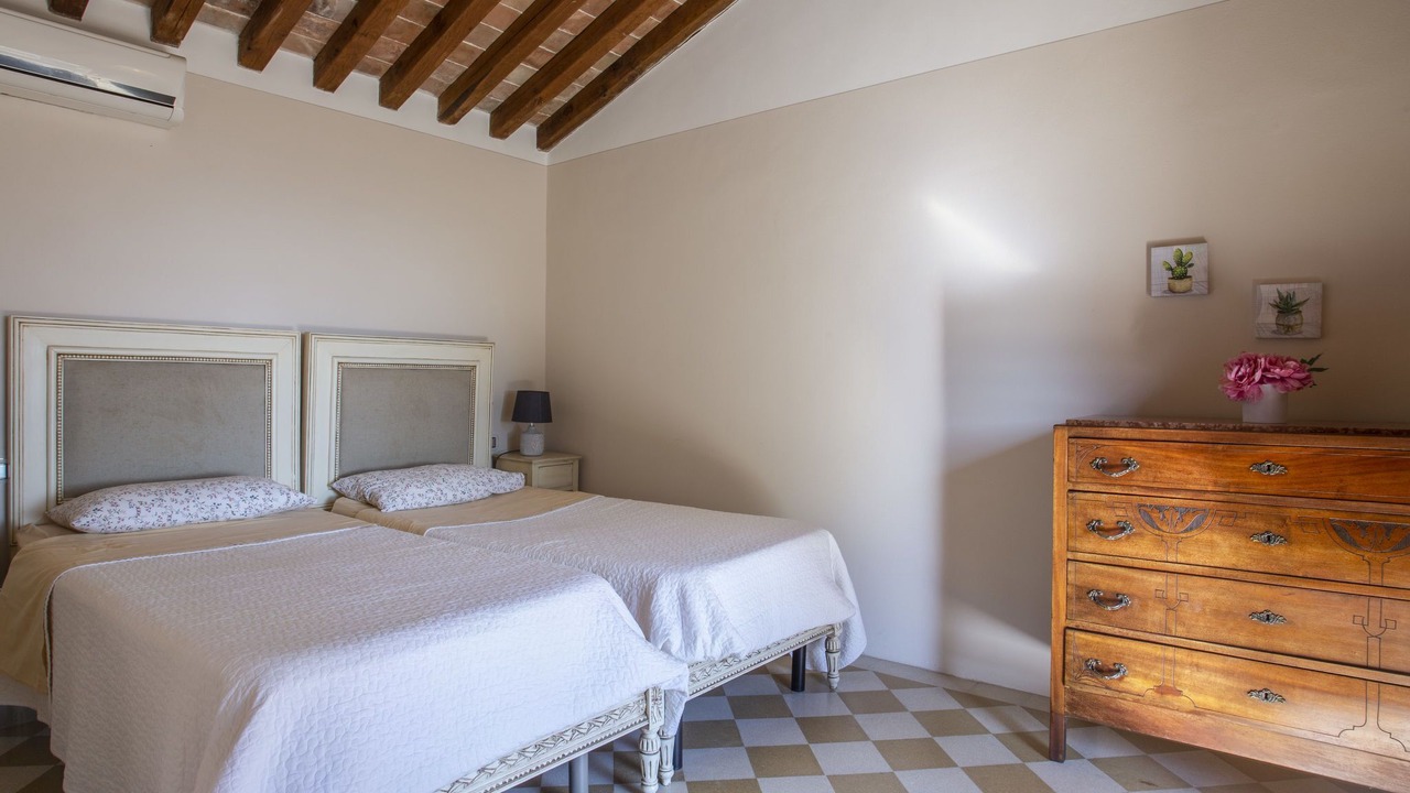 Photo of Others in Margine Coperta-Traversagna