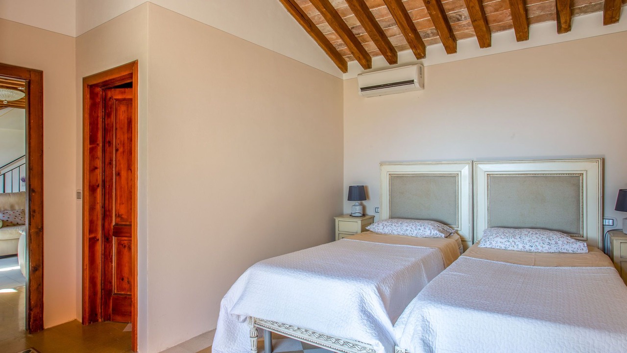 Photo of Others in Margine Coperta-Traversagna