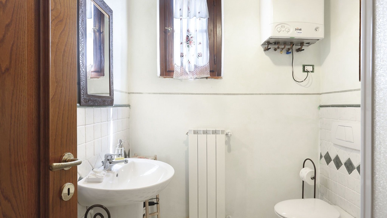 Photo of Bathroom in Buti