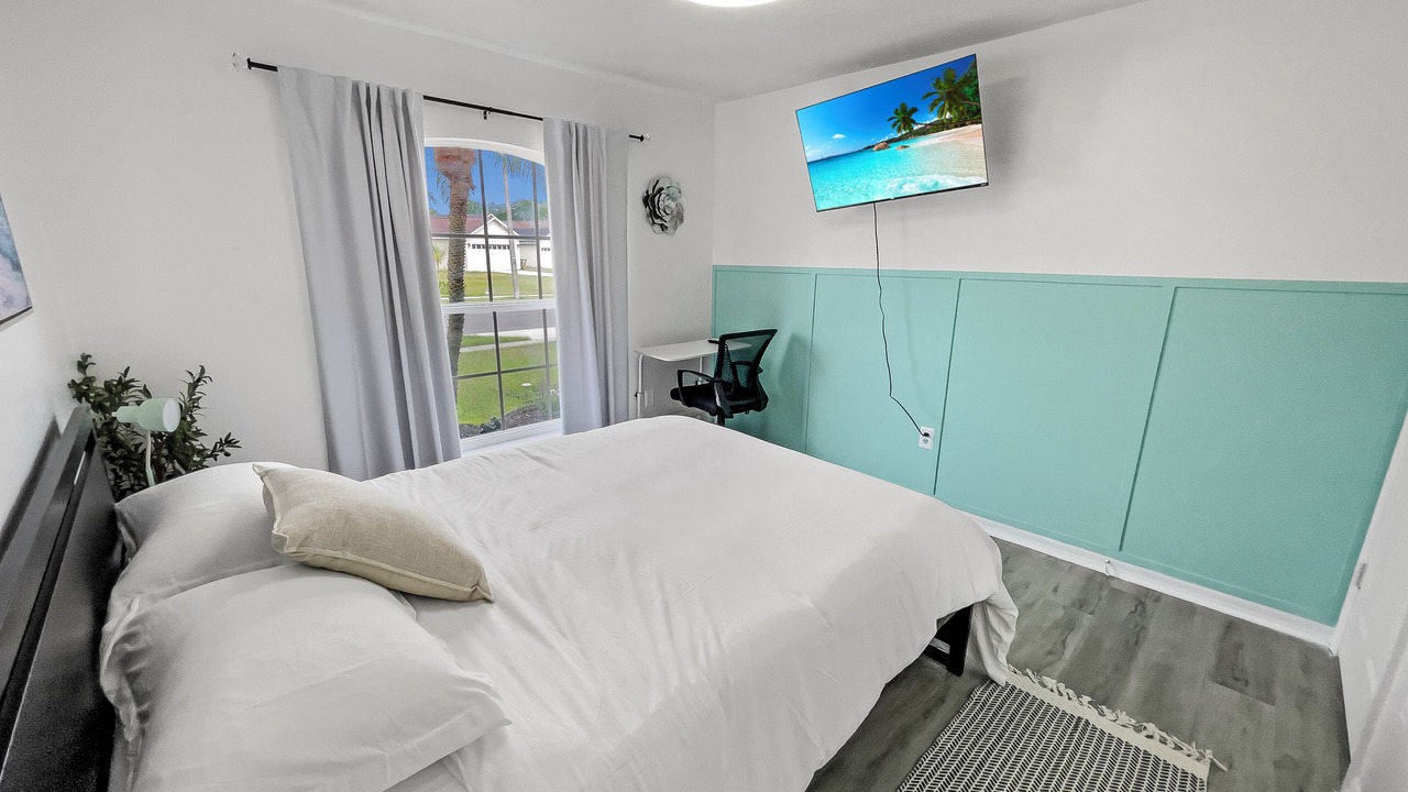 Photo of Bedroom in Crescent Lakes