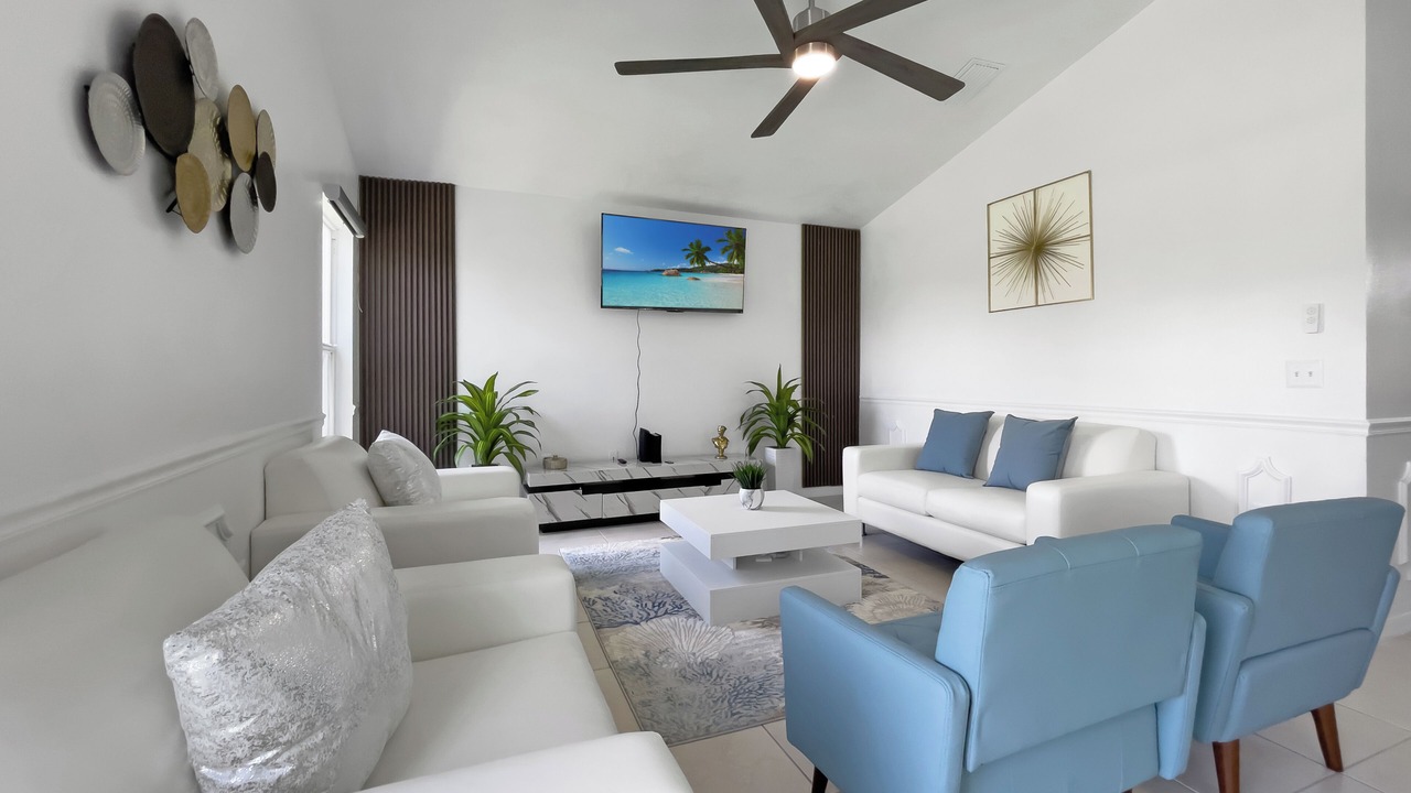 Photo of Livingroom in Crescent Lakes