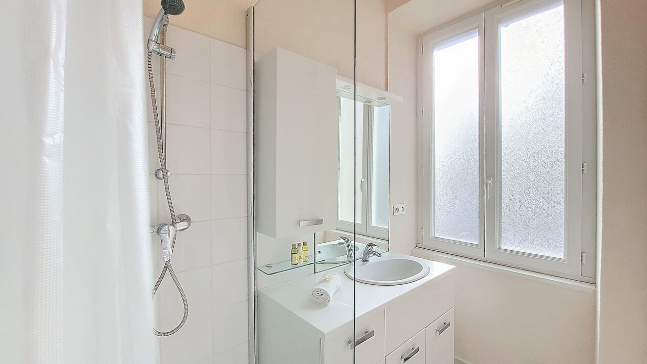Photo of Bathroom in Quartier du Port