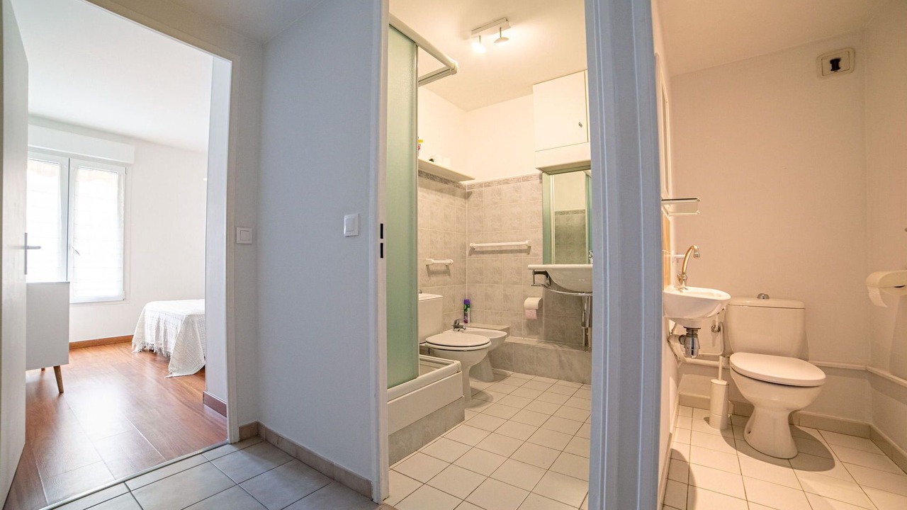 Photo of Bathroom in Prado - Republique