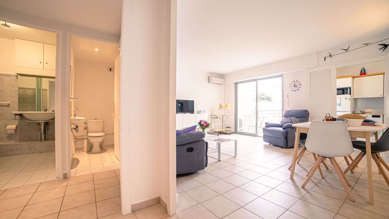 Photo of Livingroom in Prado - Republique