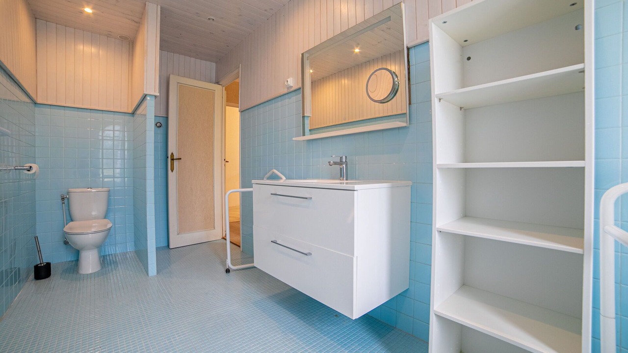 Photo of Bathroom in Riou - Petit Juas - Av de Grasse