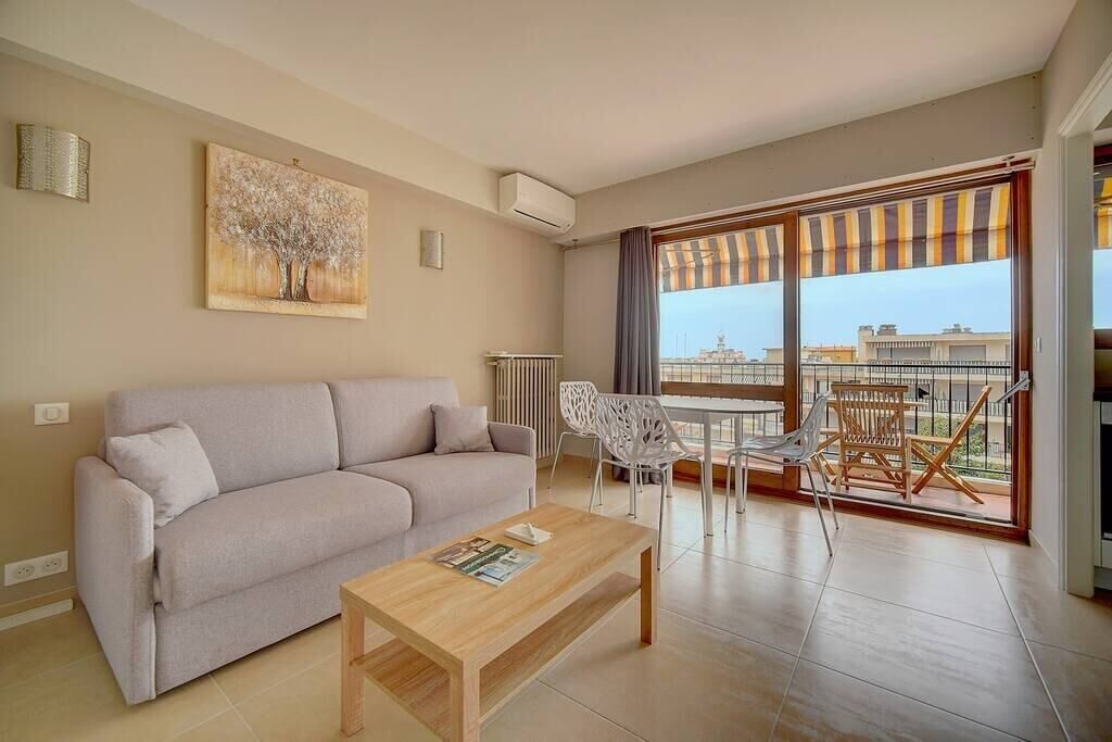 Photo of Livingroom in Prado - Republique