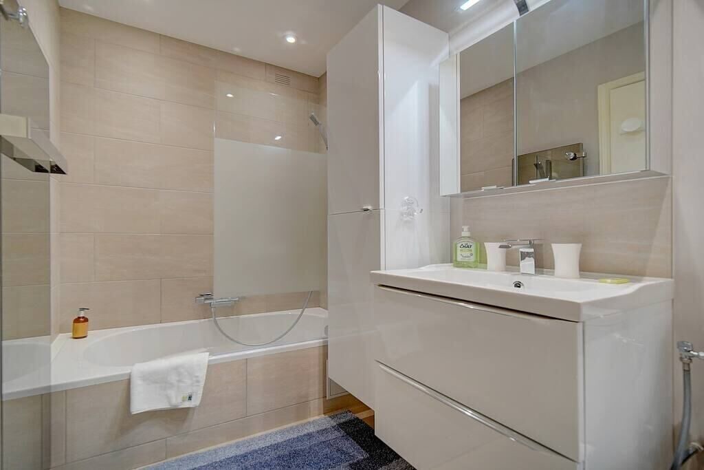 Photo of Bathroom in Prado - Republique