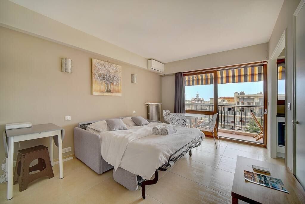 Photo of Bedroom in Prado - Republique