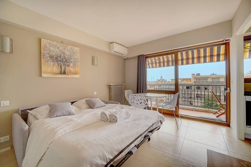 Photo of Bedroom in Prado - Republique