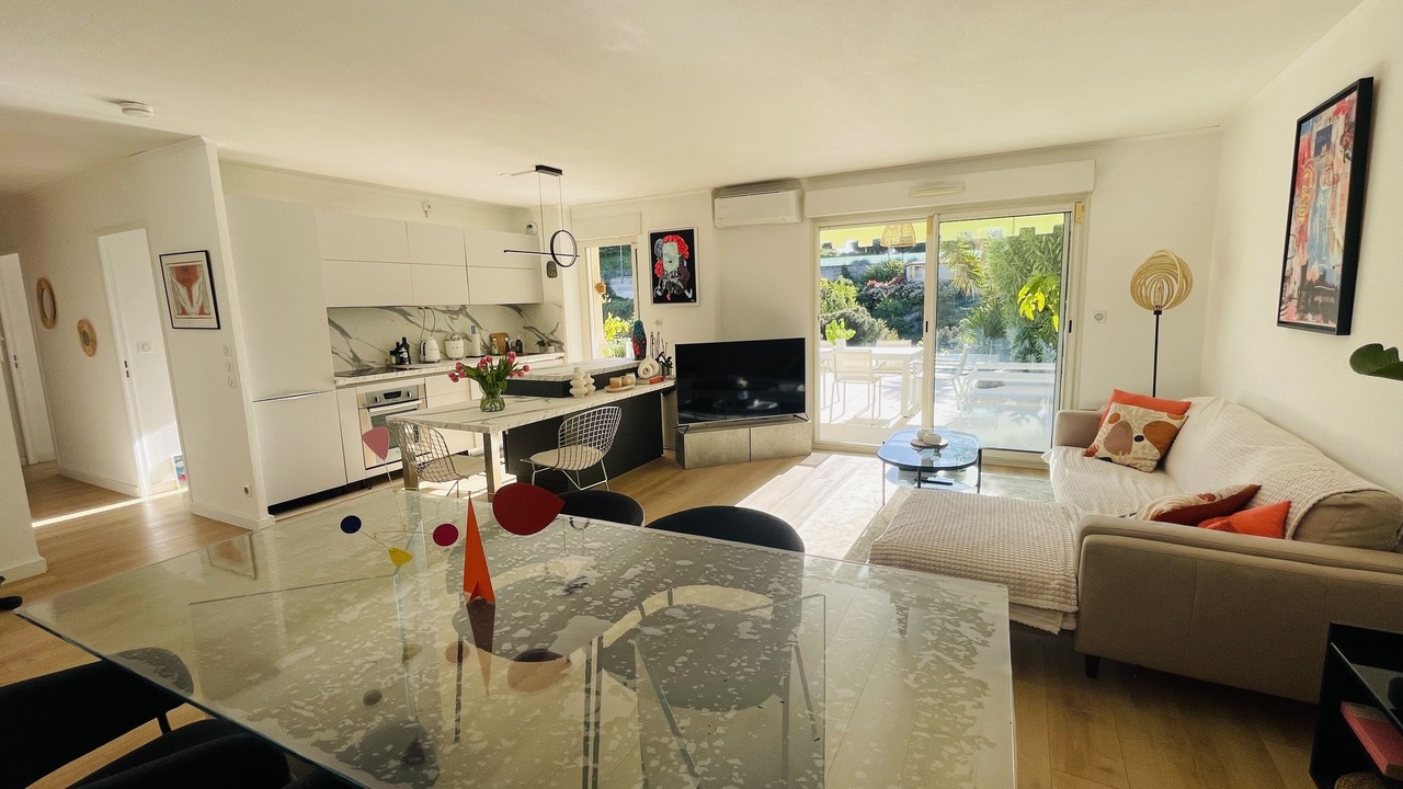 Photo of Livingroom in Saint Pierre de Feric