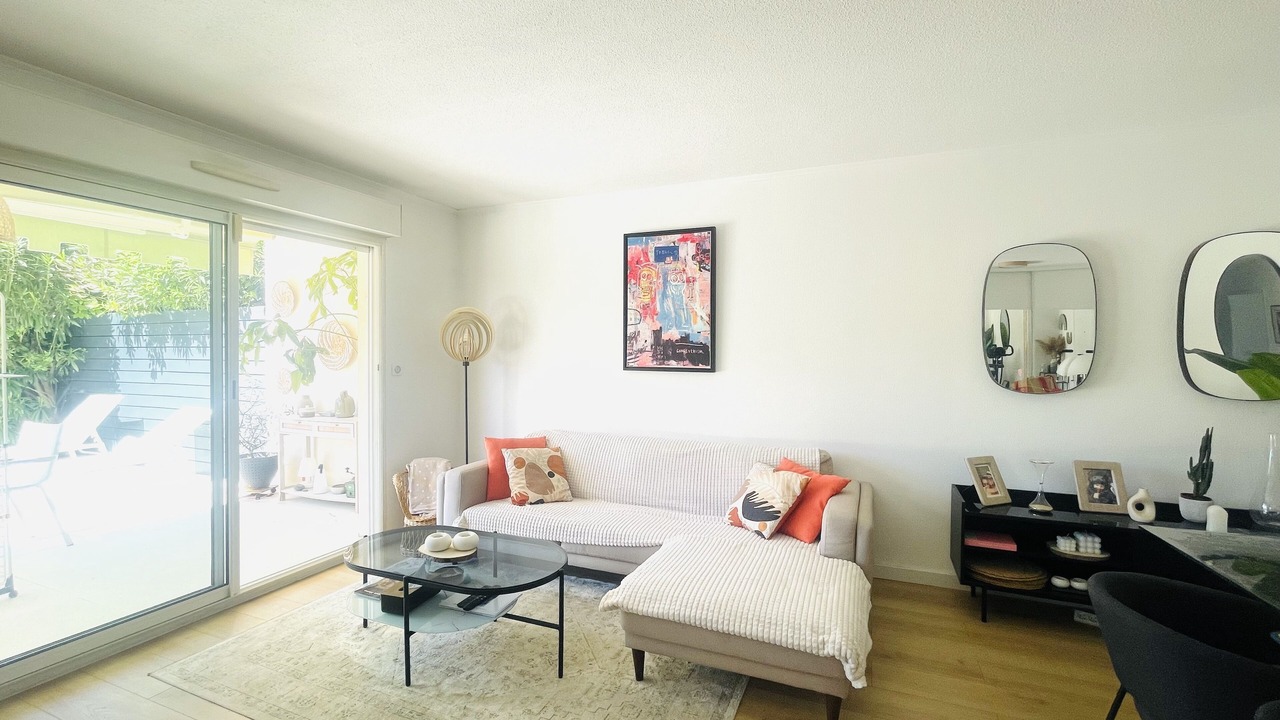 Photo of Livingroom in Saint Pierre de Feric
