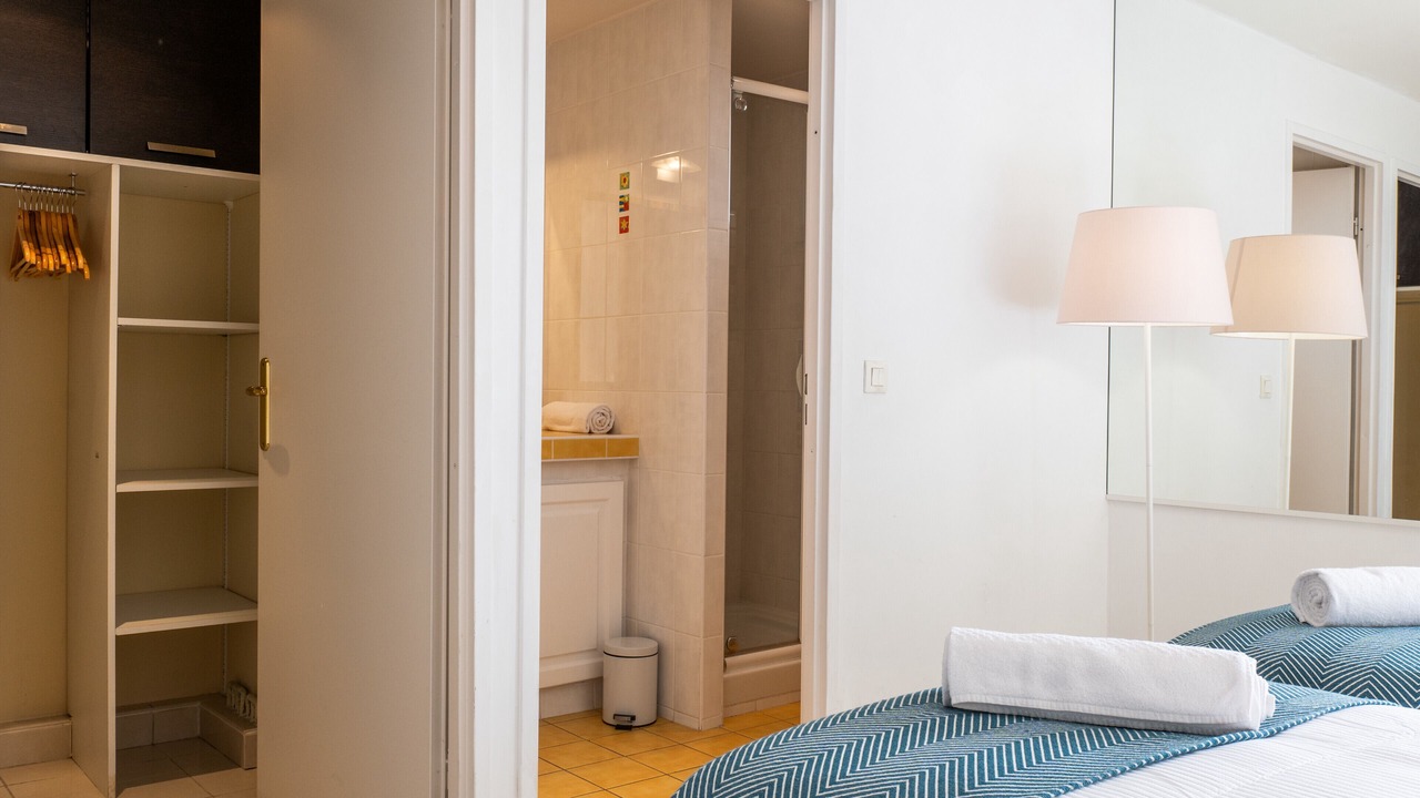 Photo of Bedroom in Prado - Republique