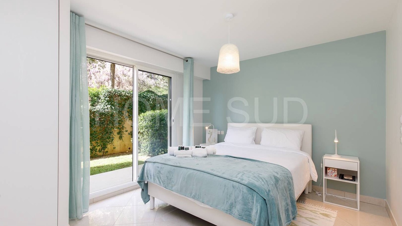 Photo of Bedroom in Mandelieu-La-Napoule