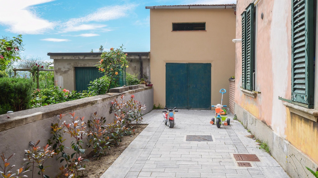 Photo of Others in Volterra
