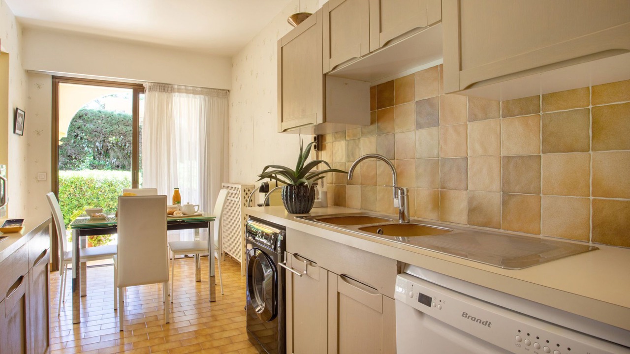 Photo of Bedroom in Villeneuve Loubet Beach