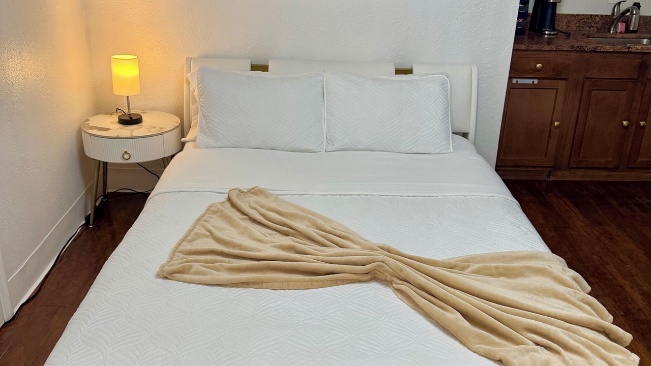 Photo of Bedroom in Azalea Park