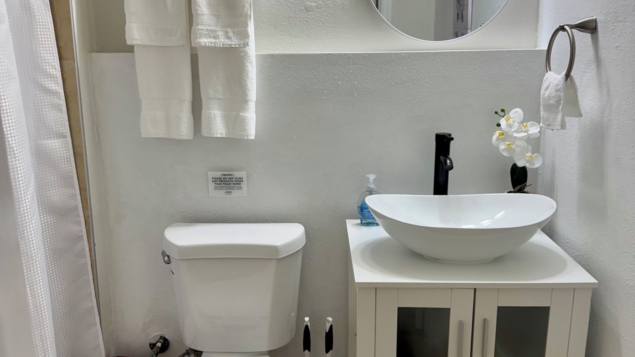 Photo of Bathroom in Azalea Park