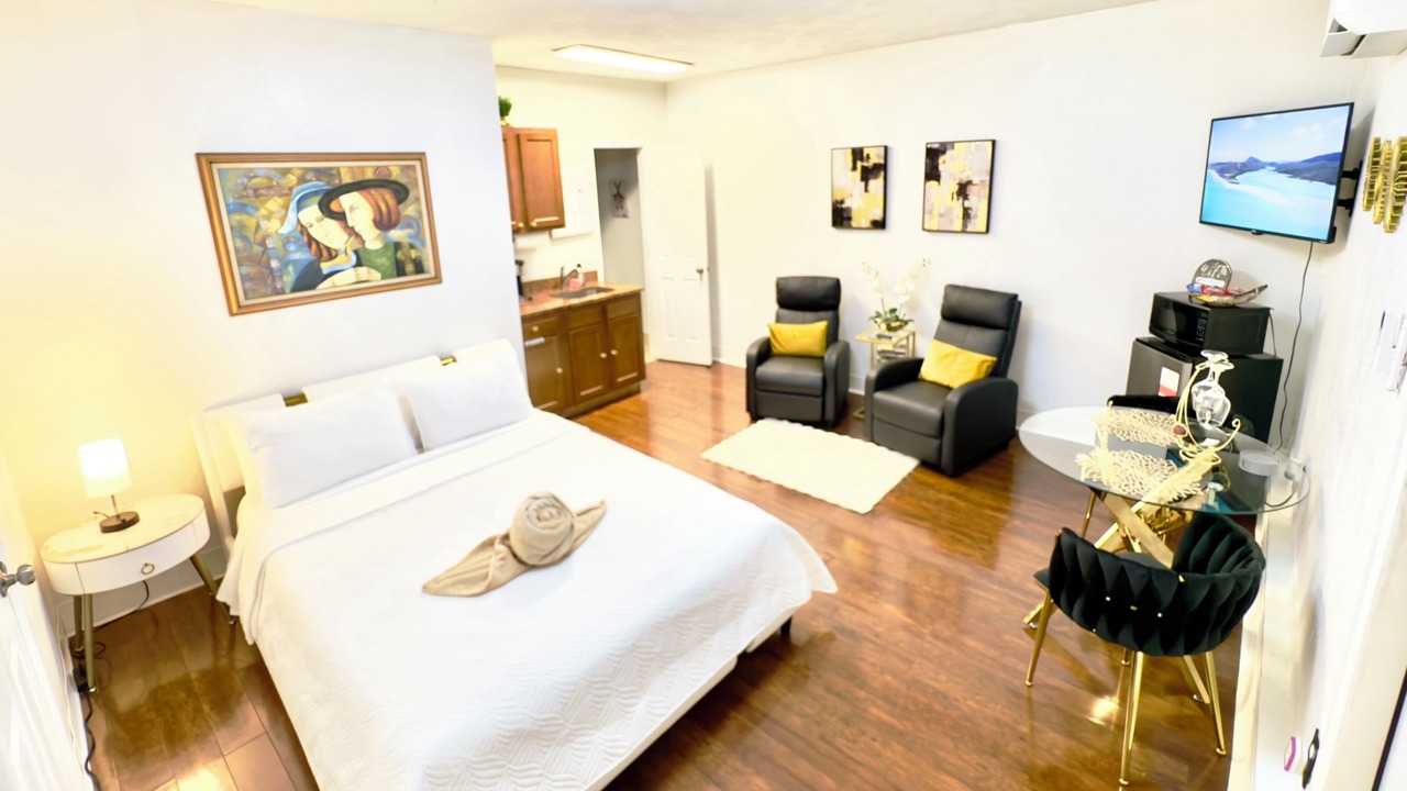 Photo of Bedroom in Azalea Park
