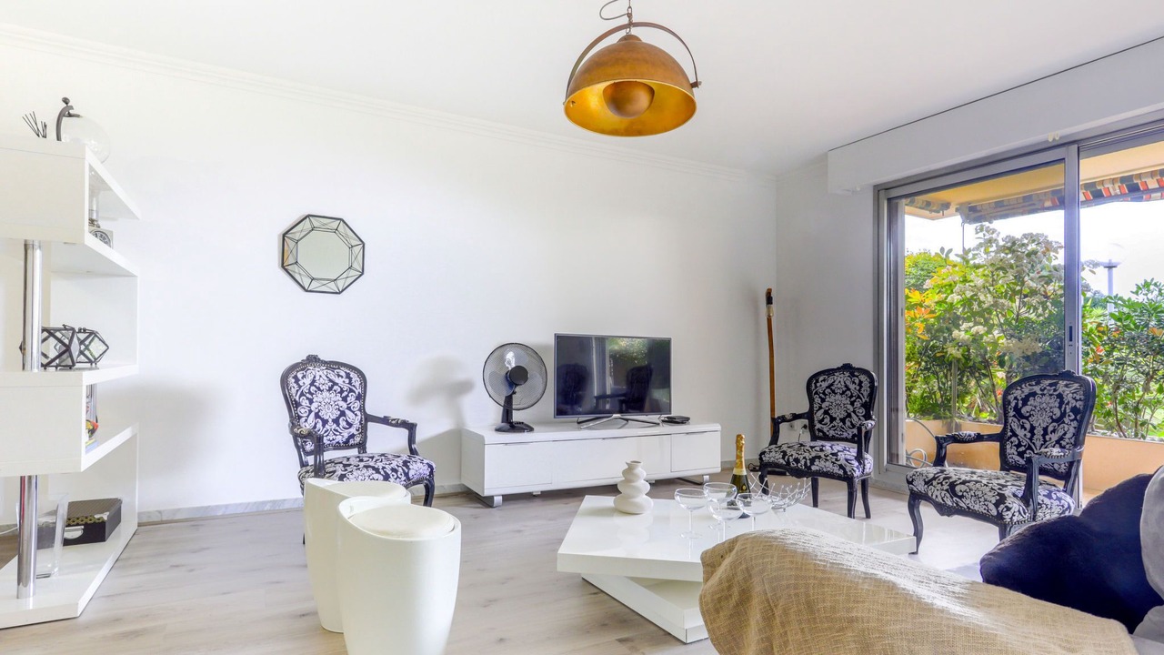 Photo of Livingroom in Eze