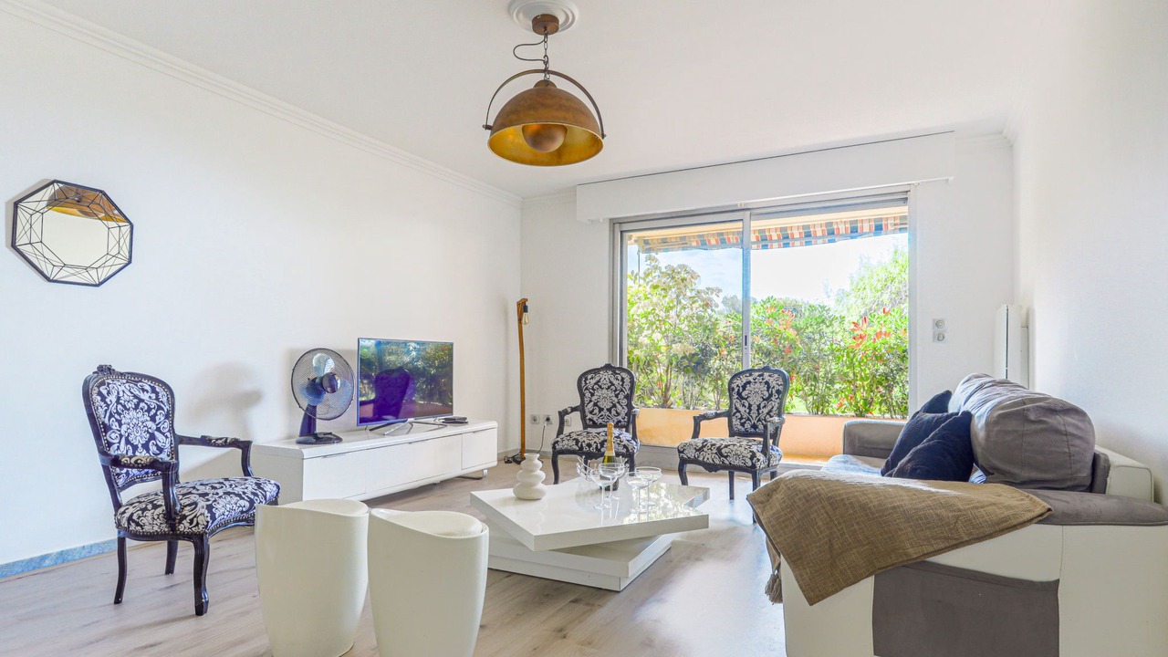 Photo of Livingroom in Eze