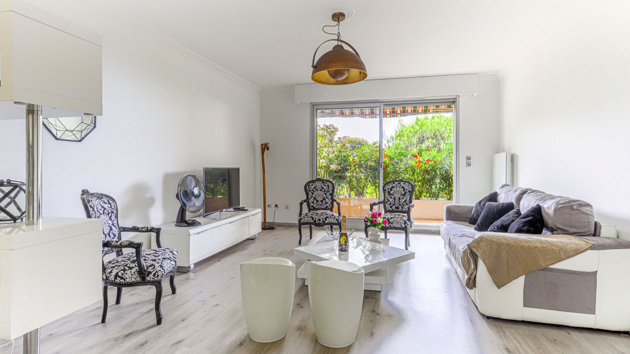 Photo of Livingroom in Eze